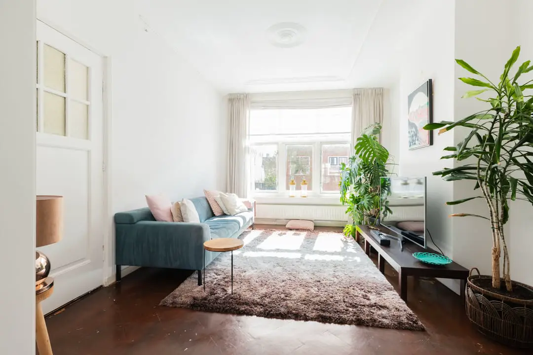 Woonkamer van een woning in Helpman, Groningen