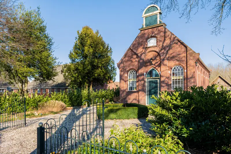 Vastgoedfotografie van een karakteristiek kerkgebouw