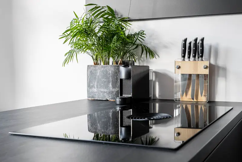 Woonkamer van een modern woonhuis in Groningen
