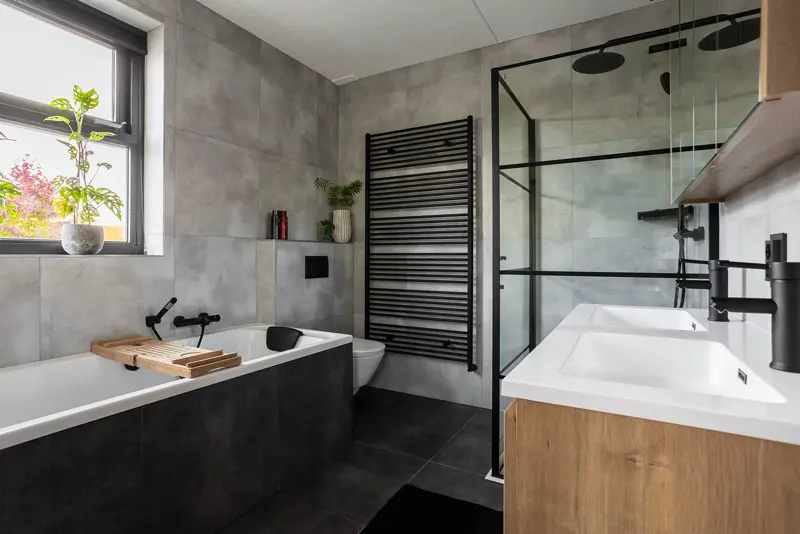 Buitenruimte van een modern woonhuis in Groningen