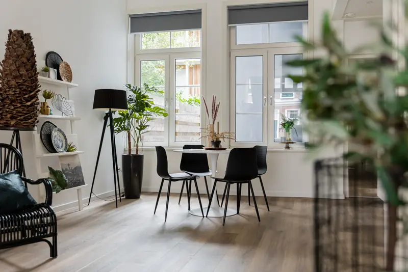 Woonkamer van een stadswoning in Groningen