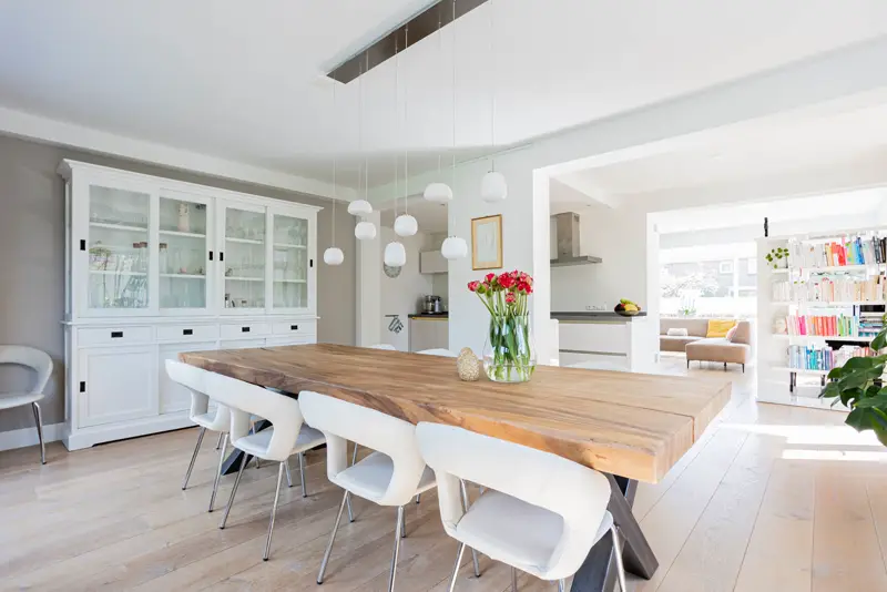 Vastgoedfotografie van een ruime eetkamer in een karakteristieke woning