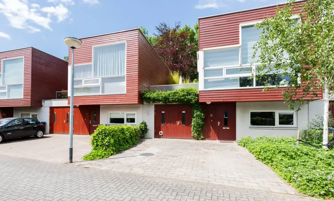 Gevel van een woning in Groningen, gefotografeerd voor de verkoop