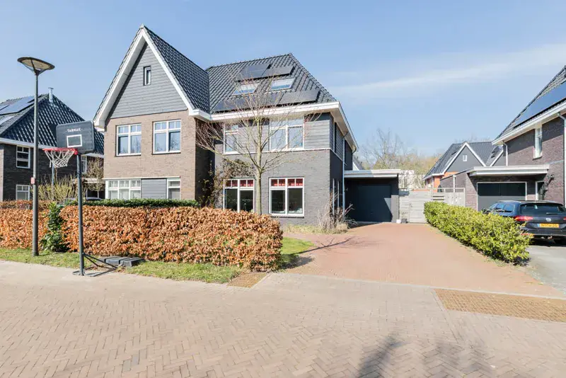 Woningfotografie in Groningen: achtertuin en gezinswoning in Haren